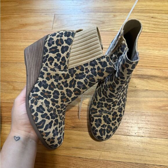 Tom’s | Leopard Print Wedge Heel Booties - Picture 6 of 9